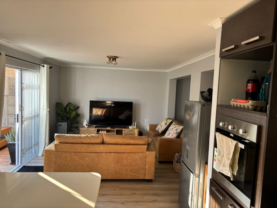 2 Bedroom Property for Sale in Uitzicht Western Cape